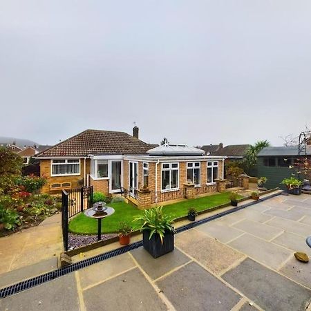 Charming Coastal Bungalow Cayton Exterior photo