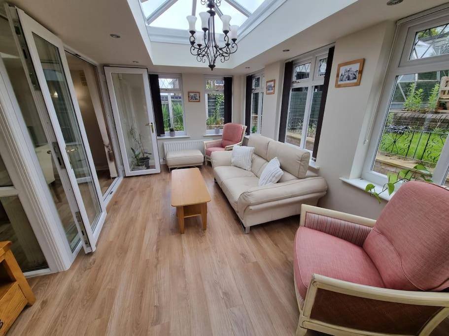 Charming Coastal Bungalow Cayton Exterior photo
